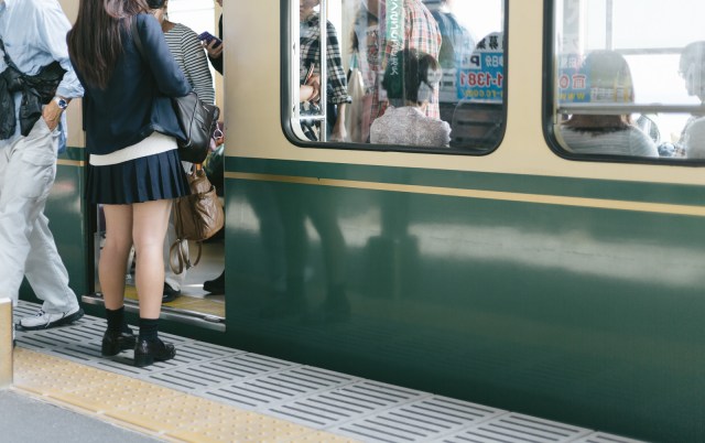 beth caley recommends japanese train groping porn pic