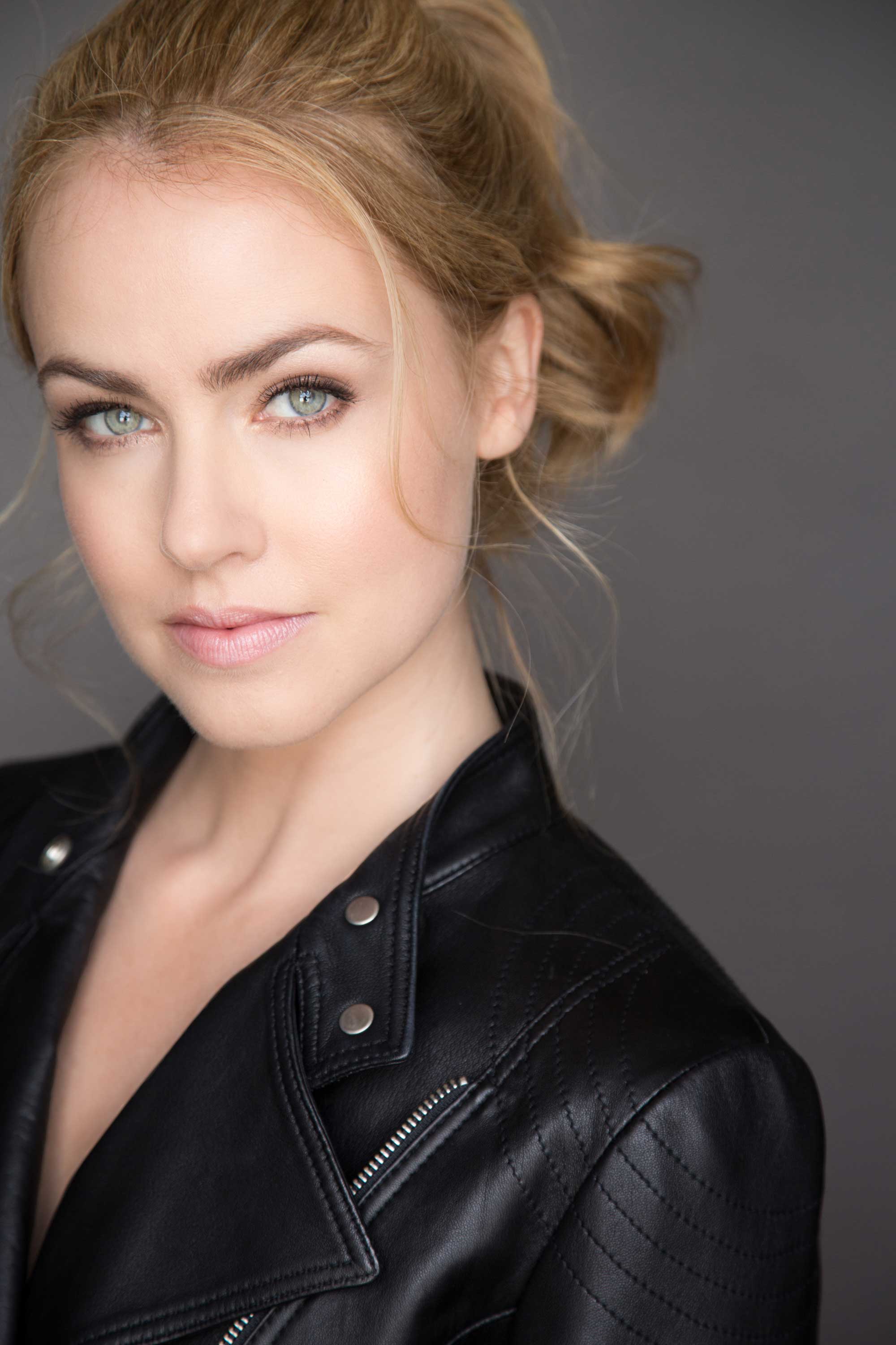 charlotte chapman add photo amanda schull bikini