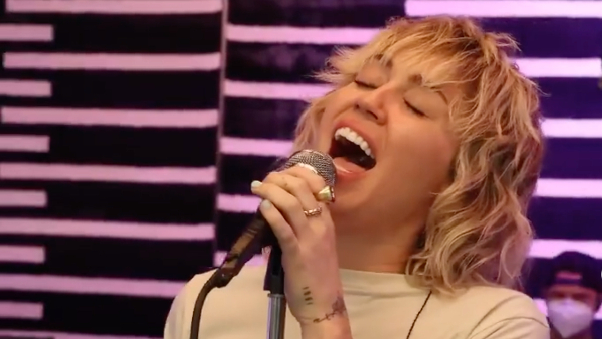 Best of Miley cyrus sucking