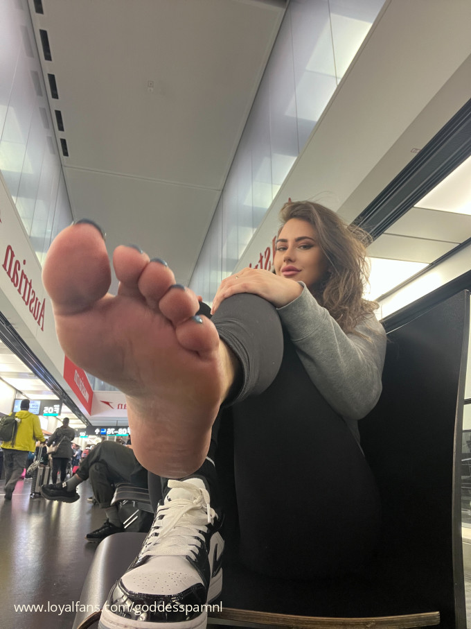 deborah glazer recommends goddess foot lick pic