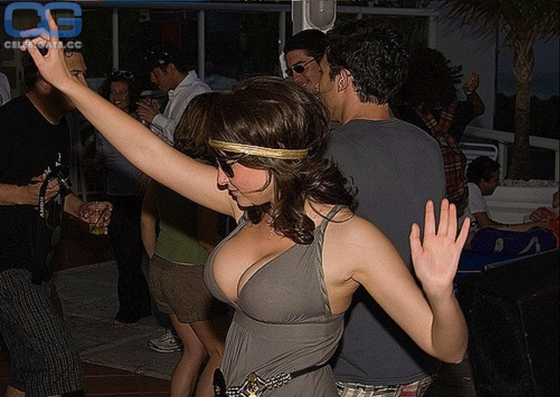 Naked Photos Of Milana Vayntrub quick nut