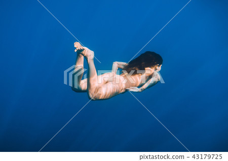 cyubahiro beatus recommends nude underwater pic