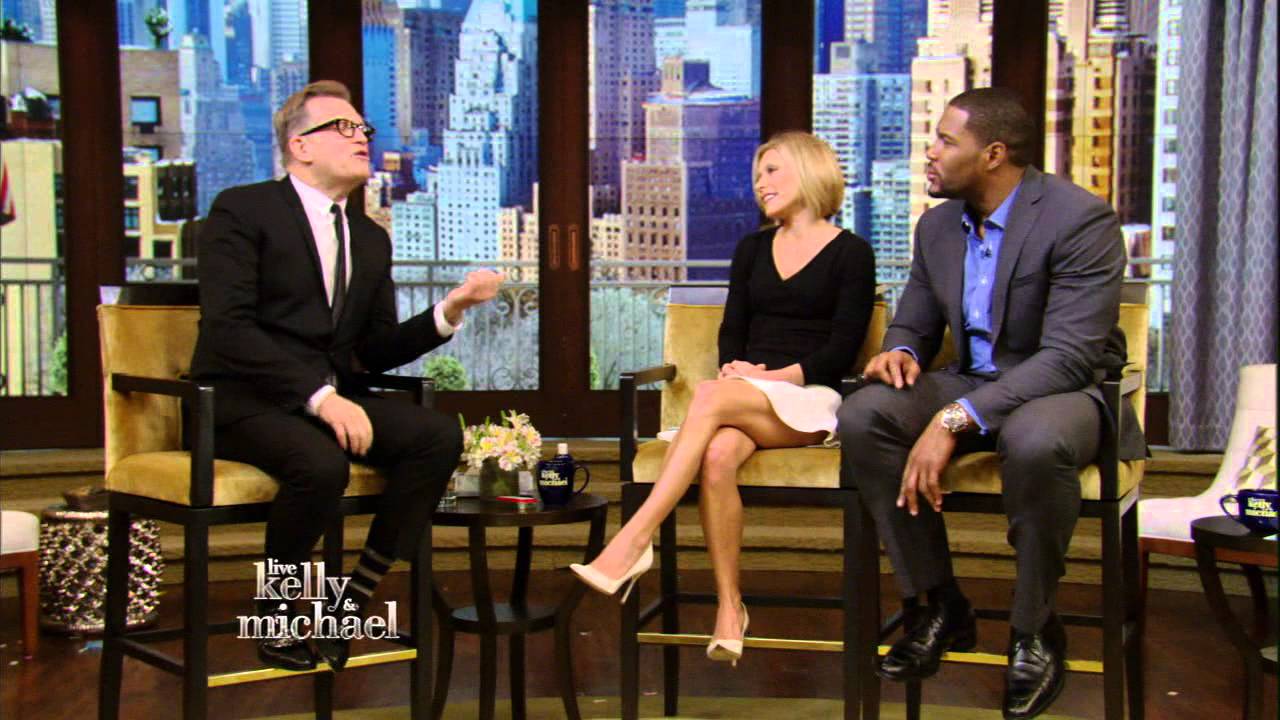 david meas recommends kelly ripa upskirt pic