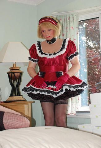 downblouse maid - harley quinn show porn milf seduces younger