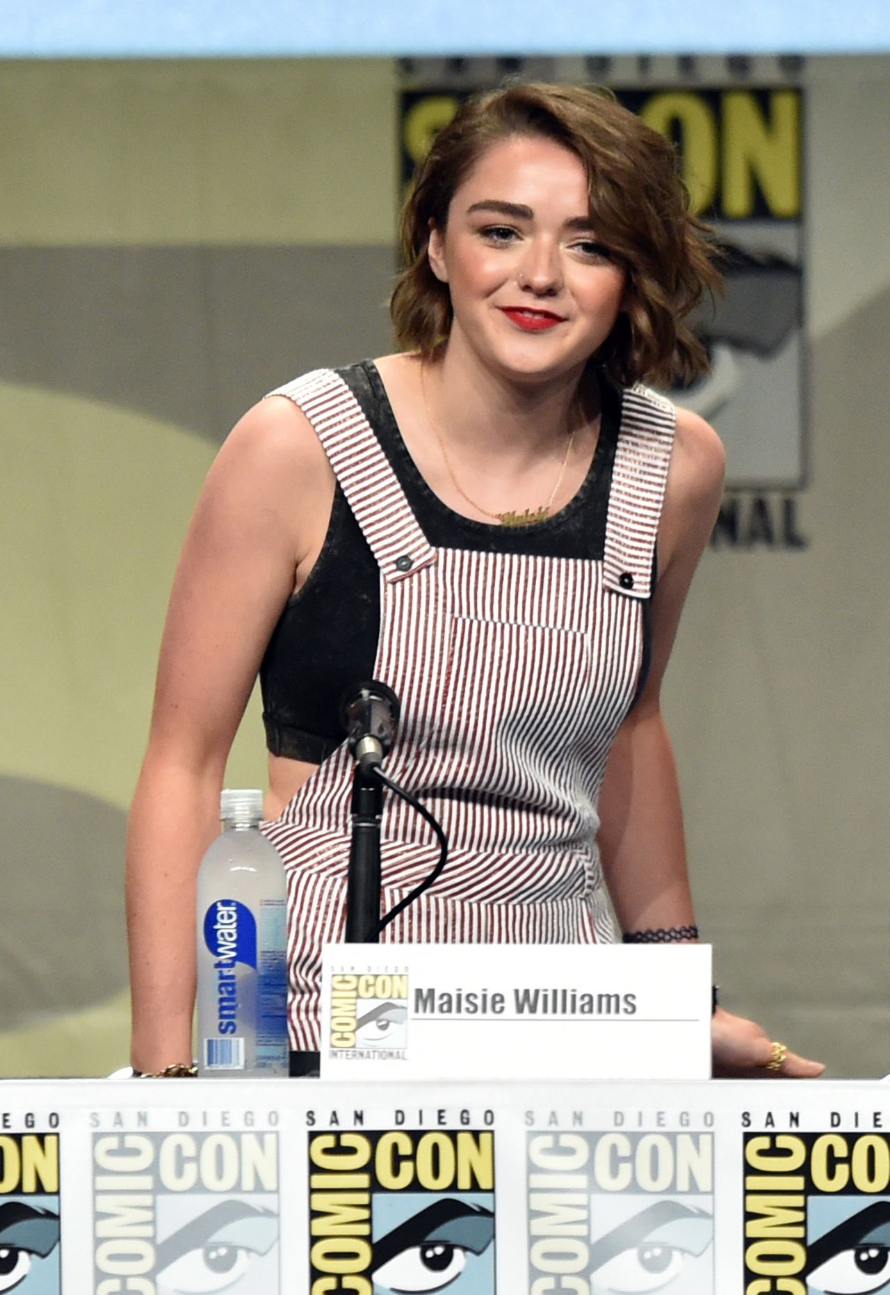 april zayas recommends Maisie Williams Ass