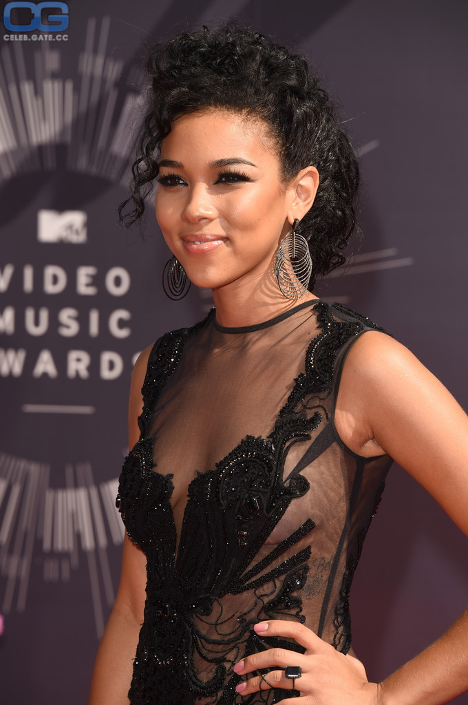 dave przybylski recommends alexandra shipp nude pic