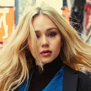 ana janezic share brec bassinger nude photos