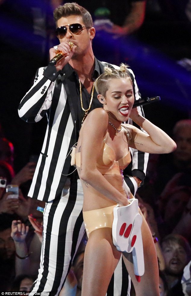 alex galligan recommends Miley Cyrus Naked Performance