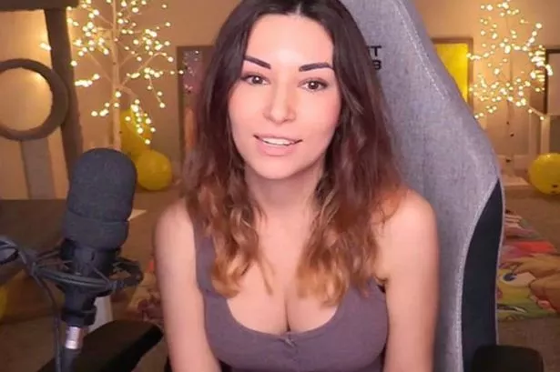 alinity naked