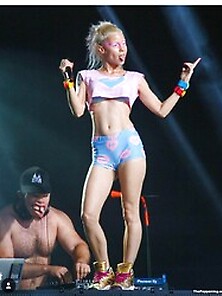 ashley ahlfield recommends naked yolandi visser pic