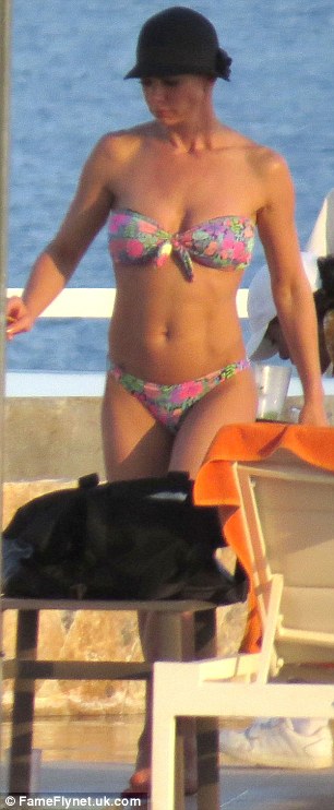 jaime pressly bikini