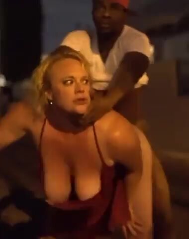 Big Titty Black Milf eis dildo