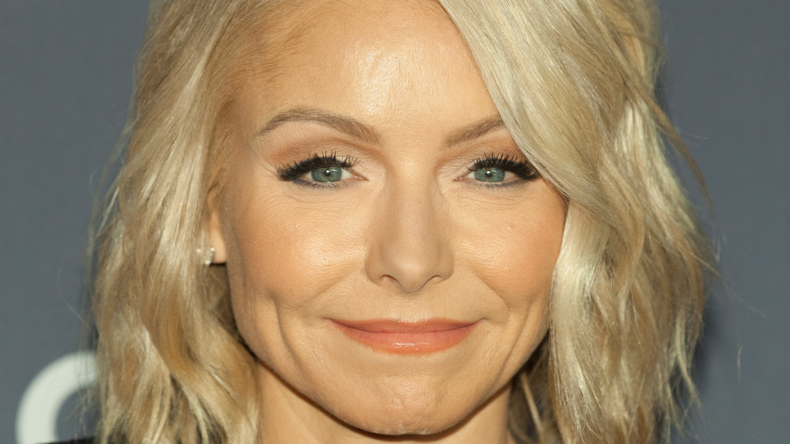 annie donaldson recommends Kelly Ripa Tire Change