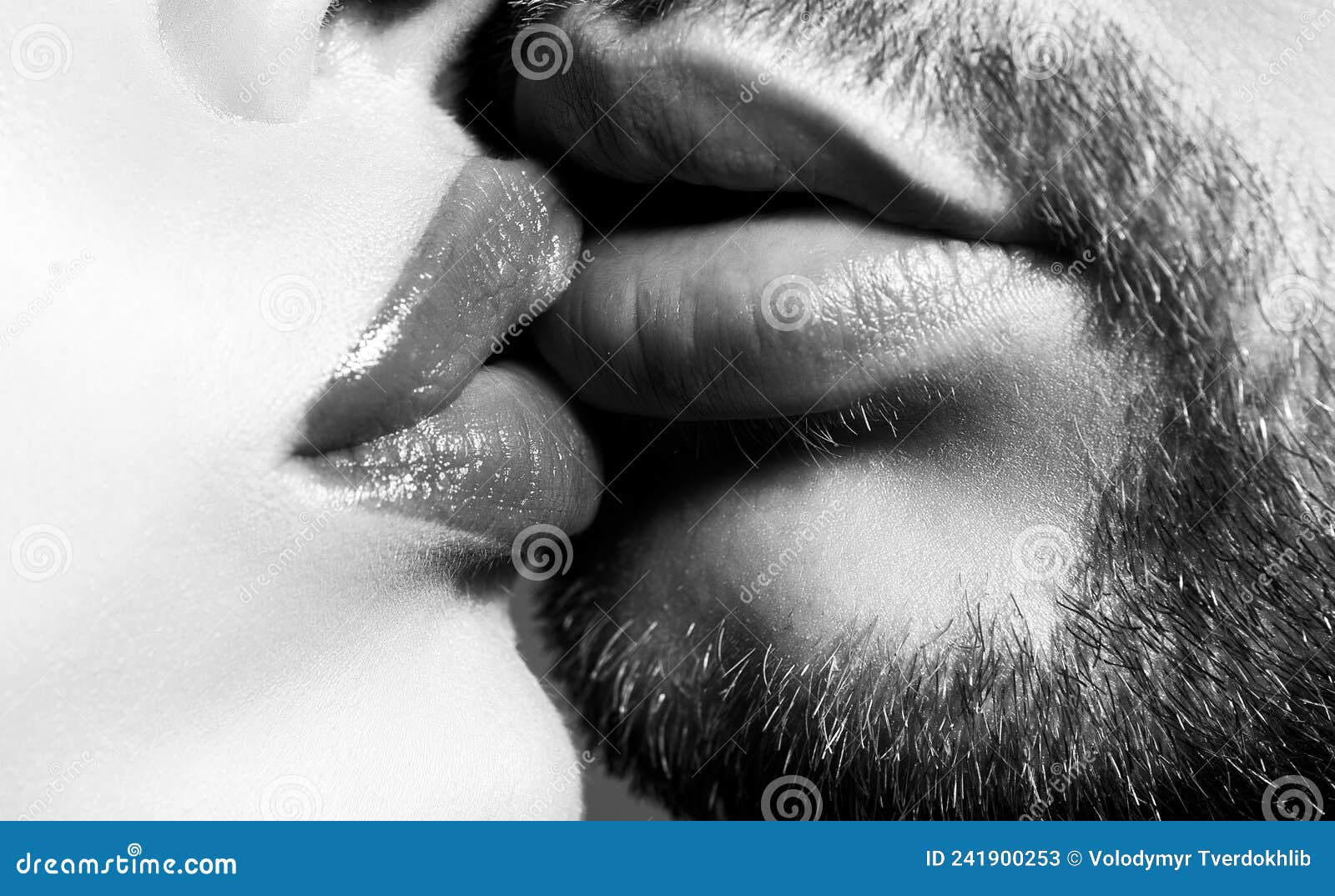 banat alreem add photo tongue kissing hot