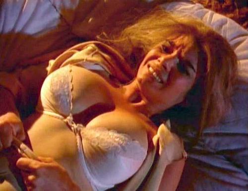 laura san giacomo tits