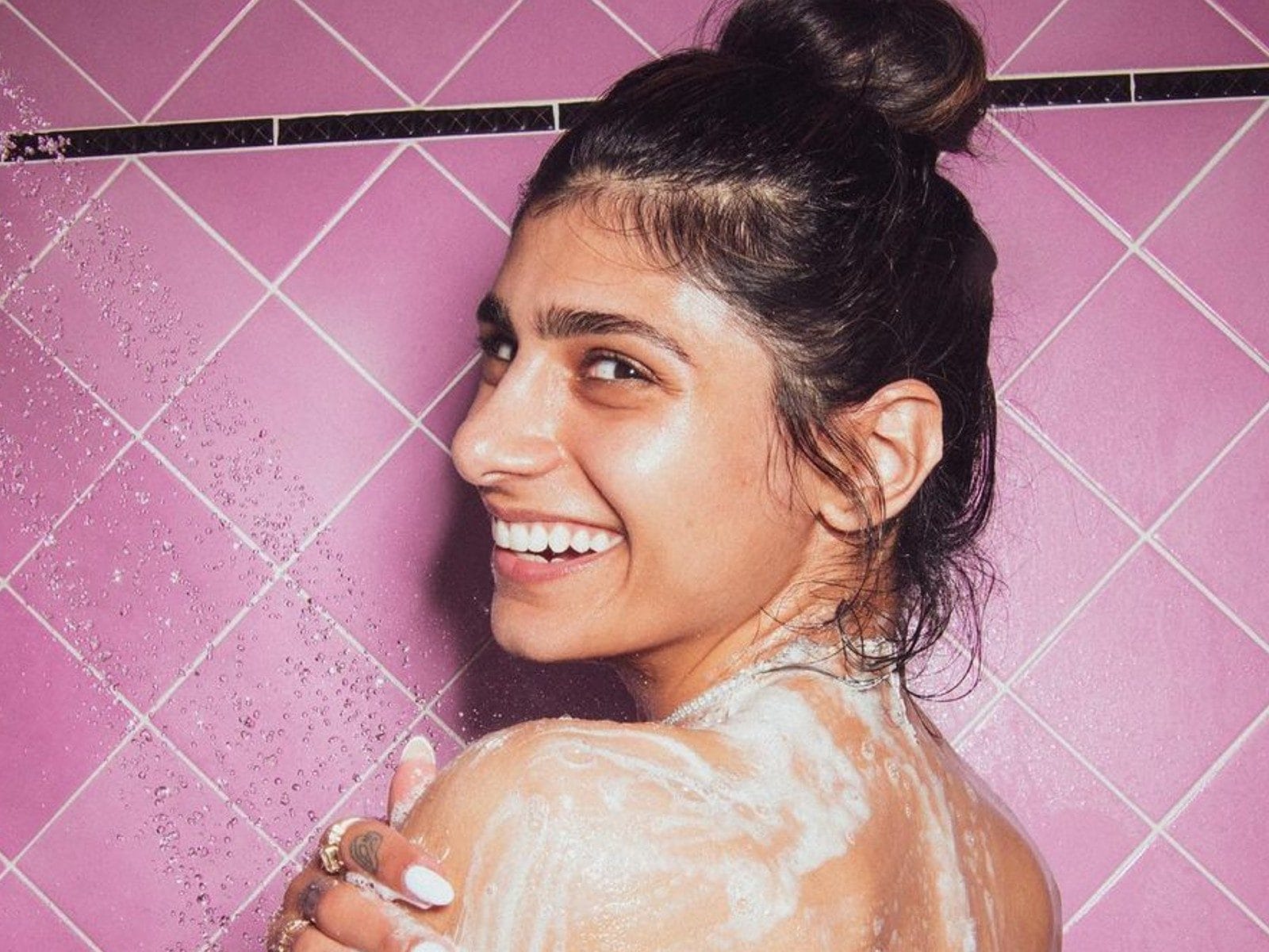 cha hu recommends mia khalifa bath pic