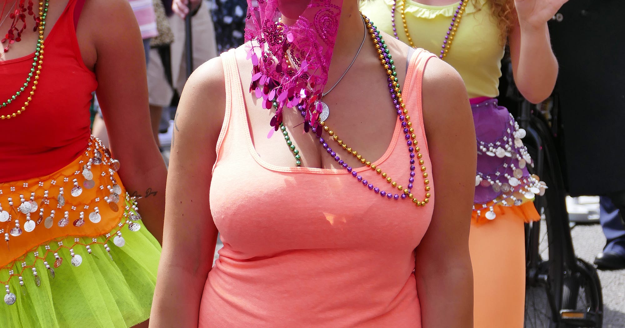 bebo bety add big tits mardi gras photo