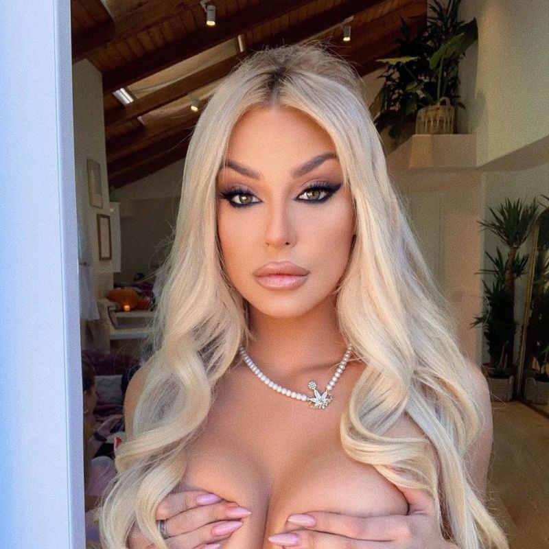 carrie stuart add tana mongeau tits photo