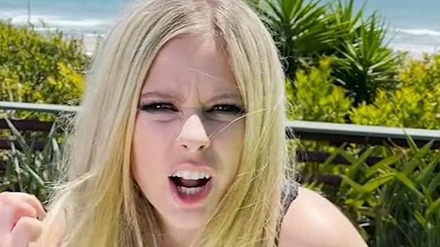 alex cabanatan recommends avril lavigne pron pic