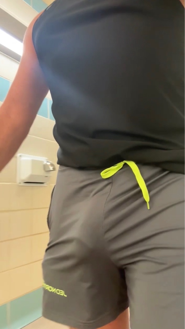 darlene crowell recommends men bulge public pic