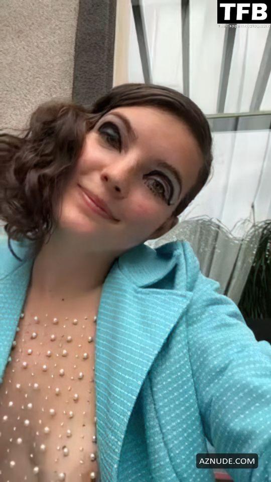 dhez garcia recommends Camren Bicondova Naked