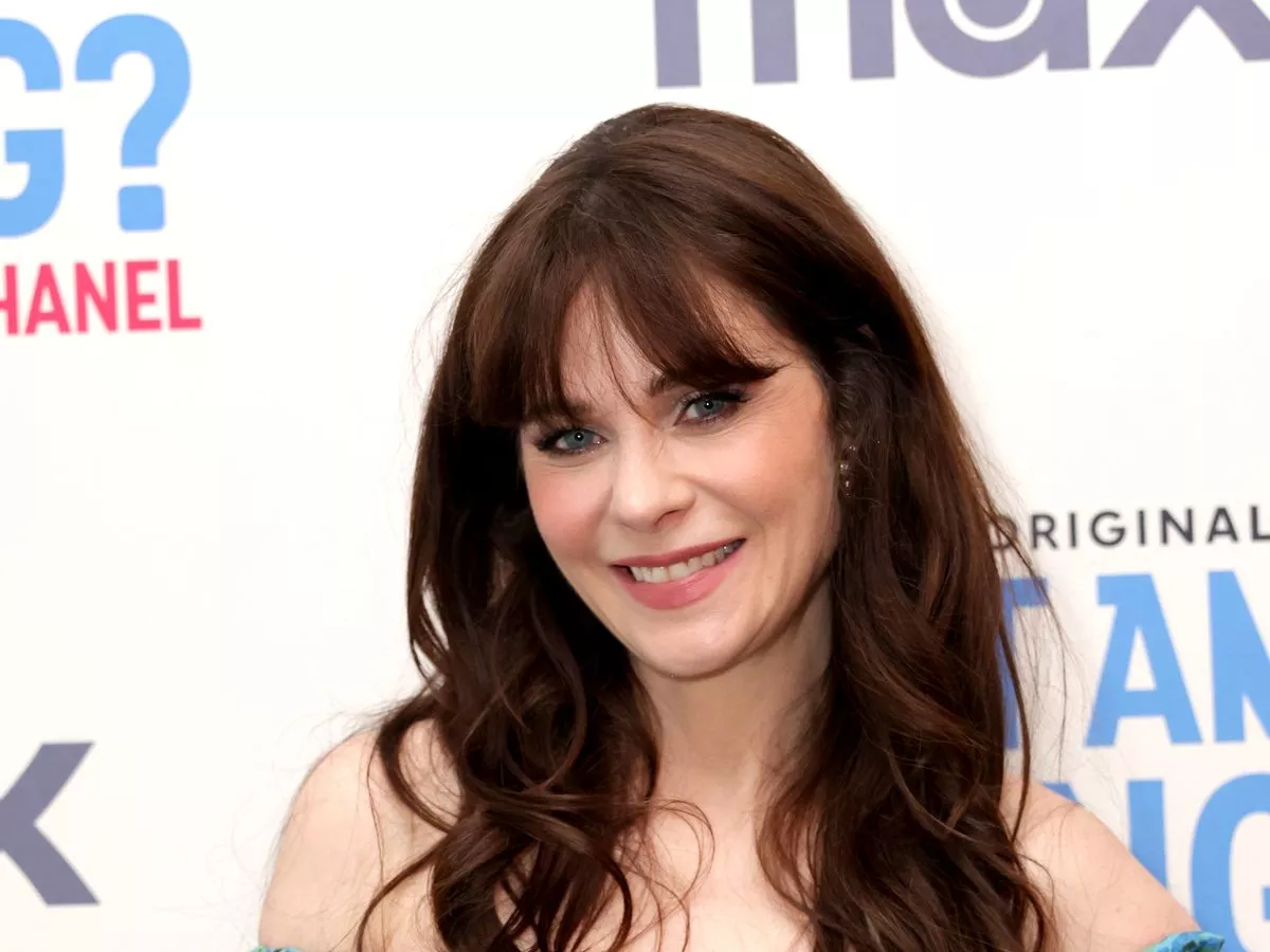 Zooey Deschanel Breasts e gostosa