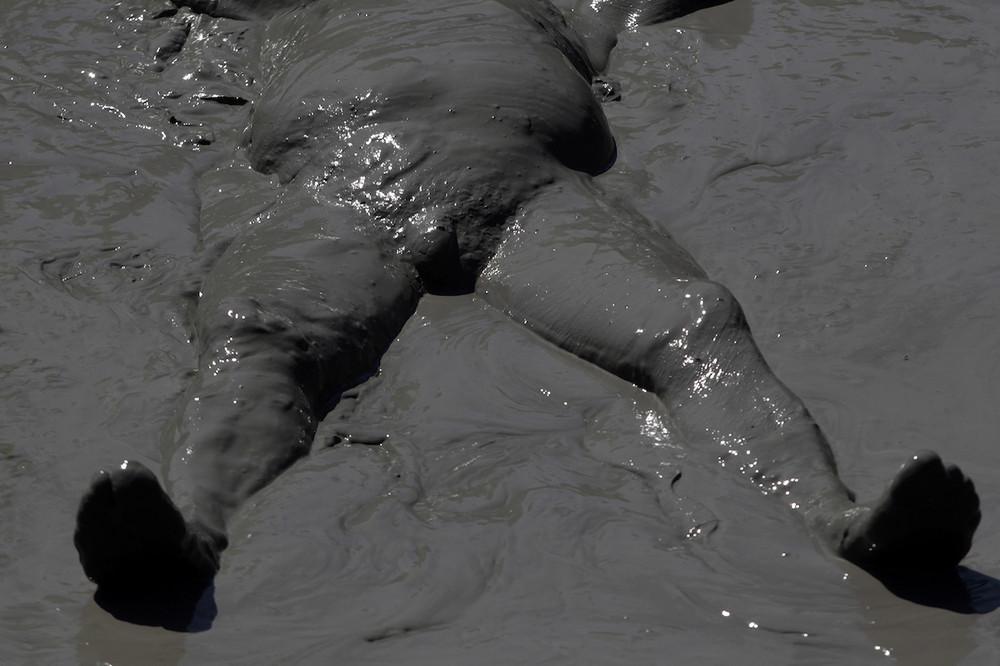 armando del pino recommends nude mud bathing pic