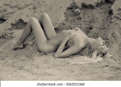 Best of antionette margot's gallery elle brook jmac angka lima add photo femme plage nue
