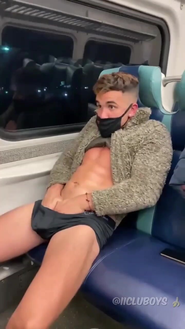 dexter bobo recommends french guy jerking off in train pic