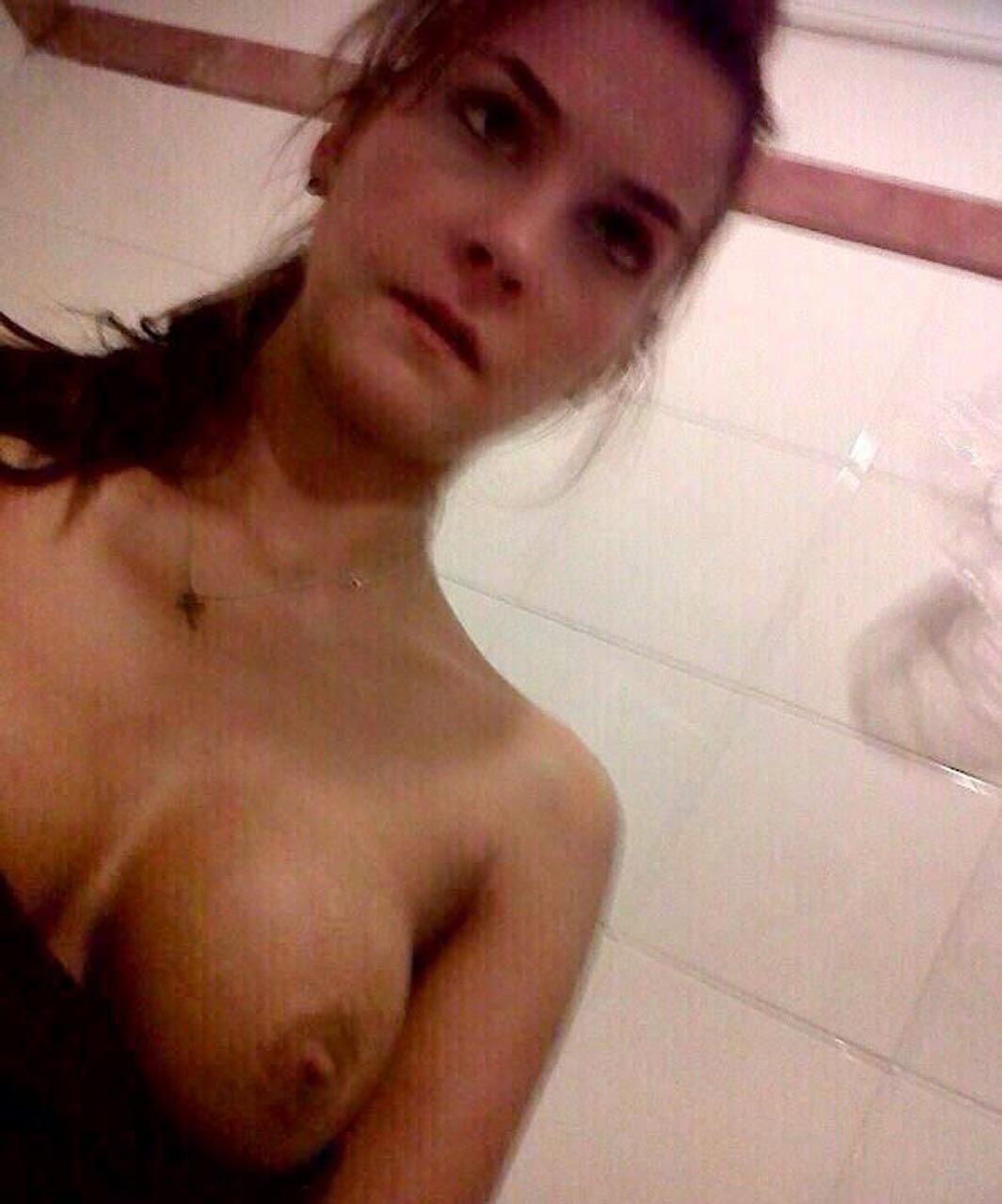 cute nude selfie