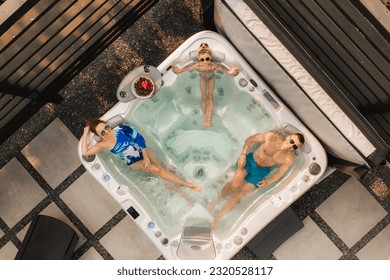 hot tub threesome