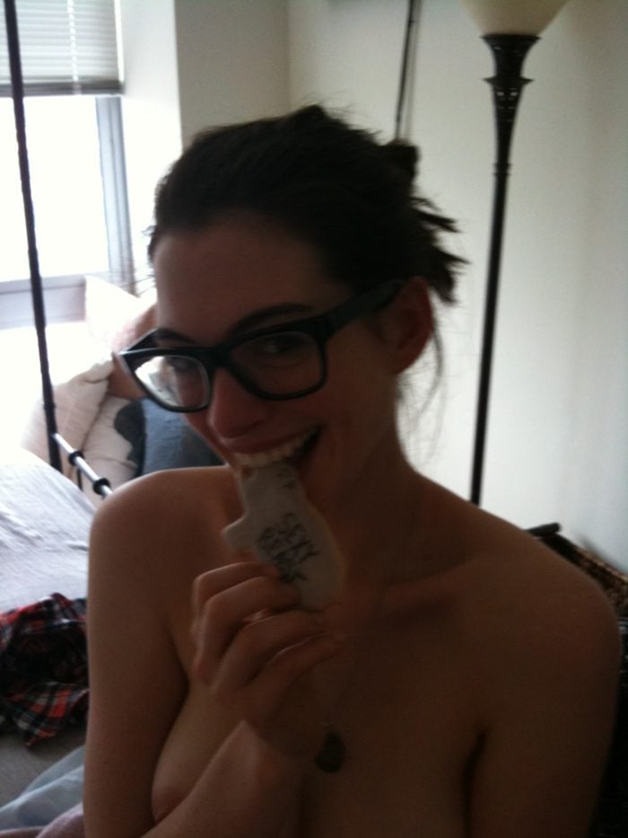 anne hathaway nude photos