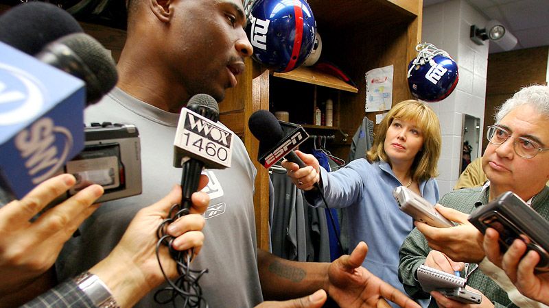 benjamin brockwell recommends Naked Women In The Locker Room