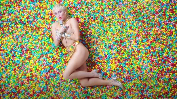 chris garrett recommends miley cyrus nude clip pic