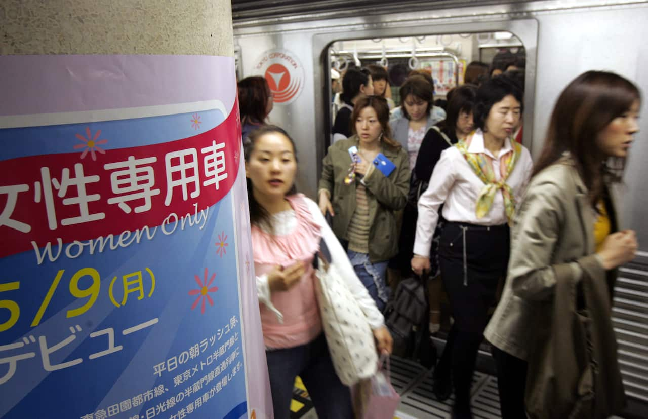 benilda morales recommends Japanese Subway Groping