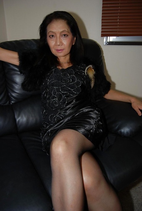 courtney hutcheson add photo asian milf pantyhose