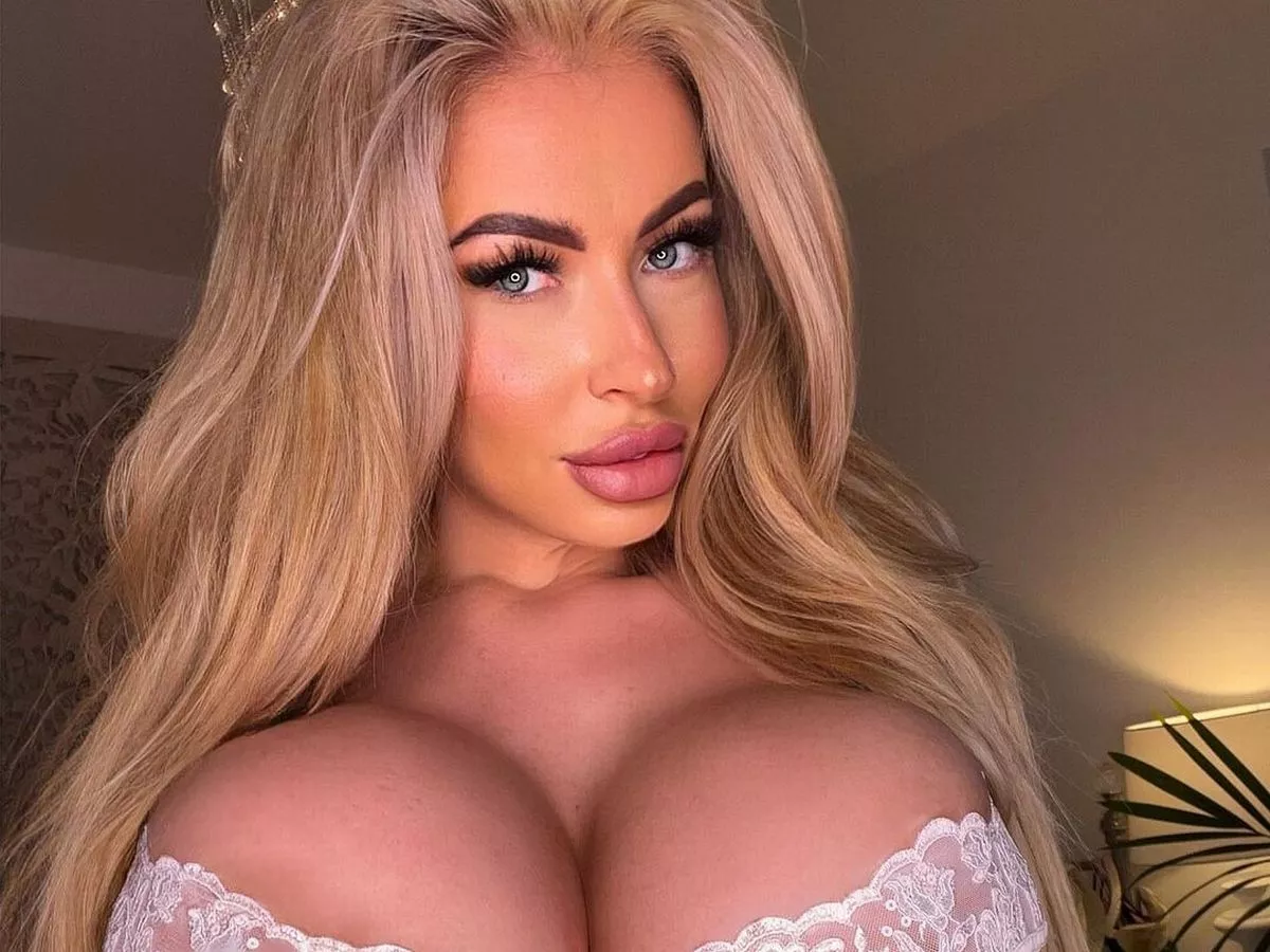 charbel kayrouz recommends Huge Tits Bimbo