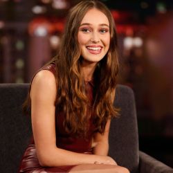 alycia debnam carey tits