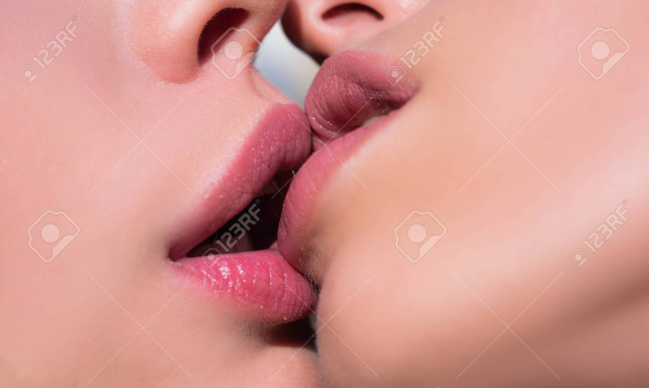 Best of Hot lesbian tongue kiss