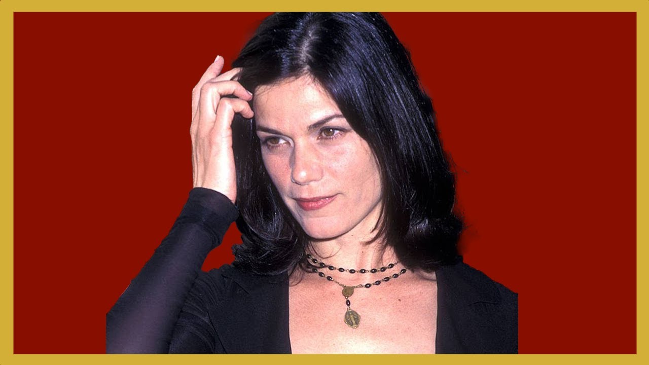 crystal matt share linda fiorentino legs photos