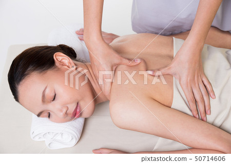 asian naked oil massage