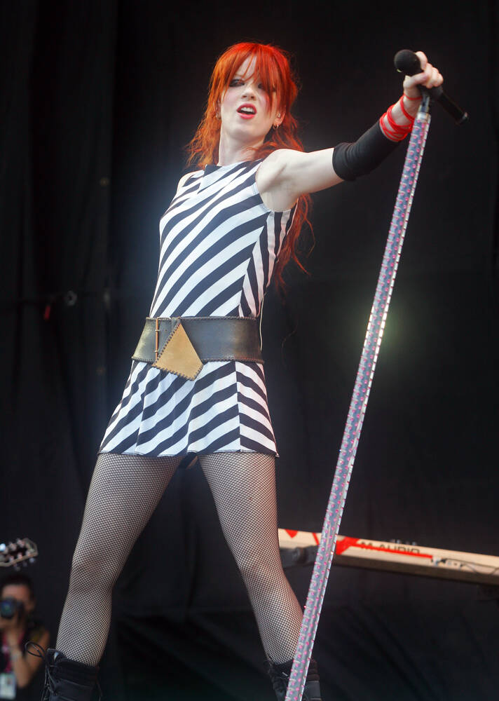 danielle zabel recommends shirley manson nude pic