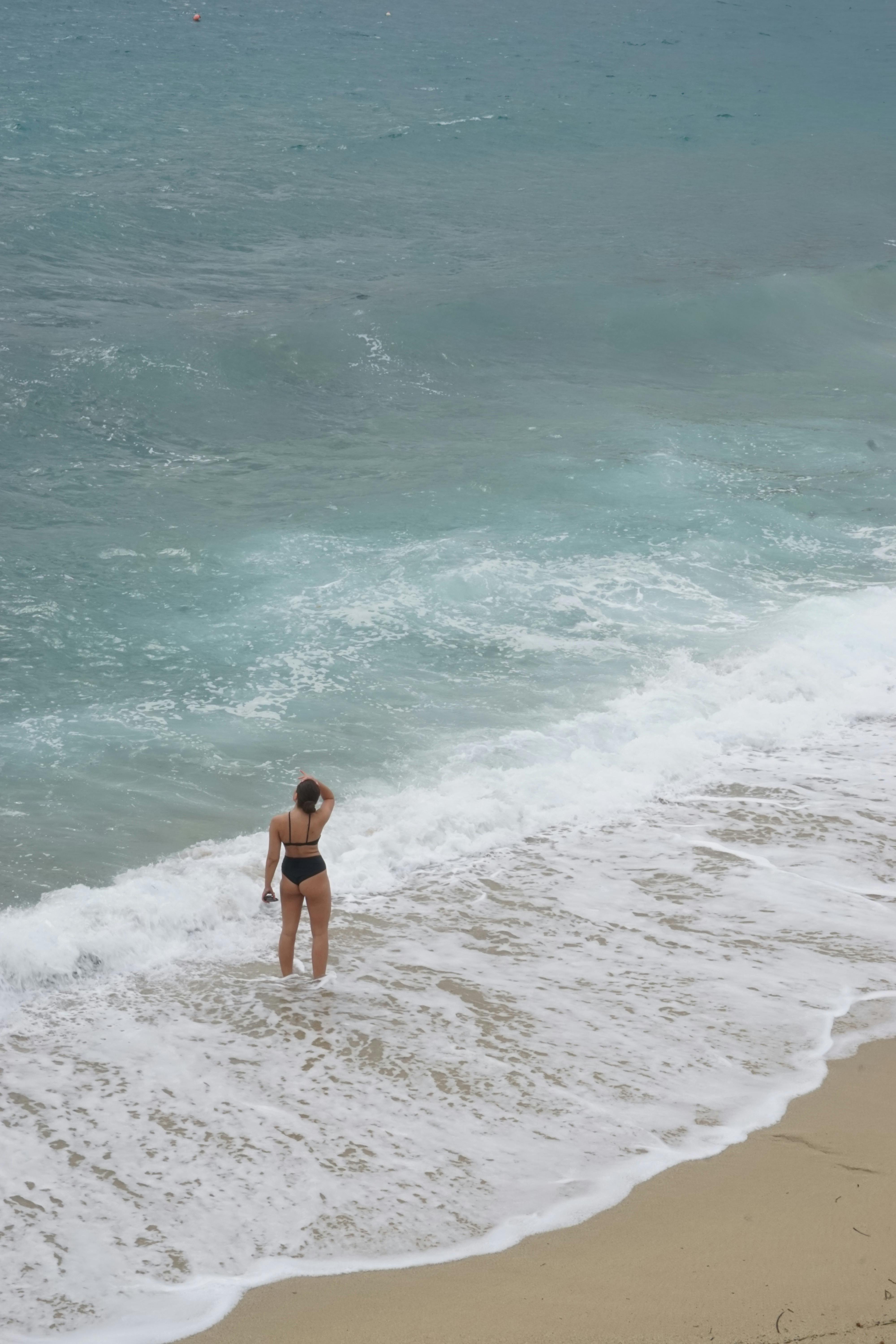 amber ansell add coco jones bikini photo