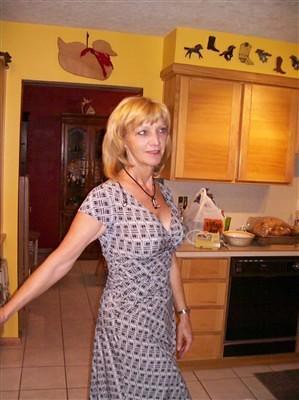 alicia byrnes share gilf kitchen photos