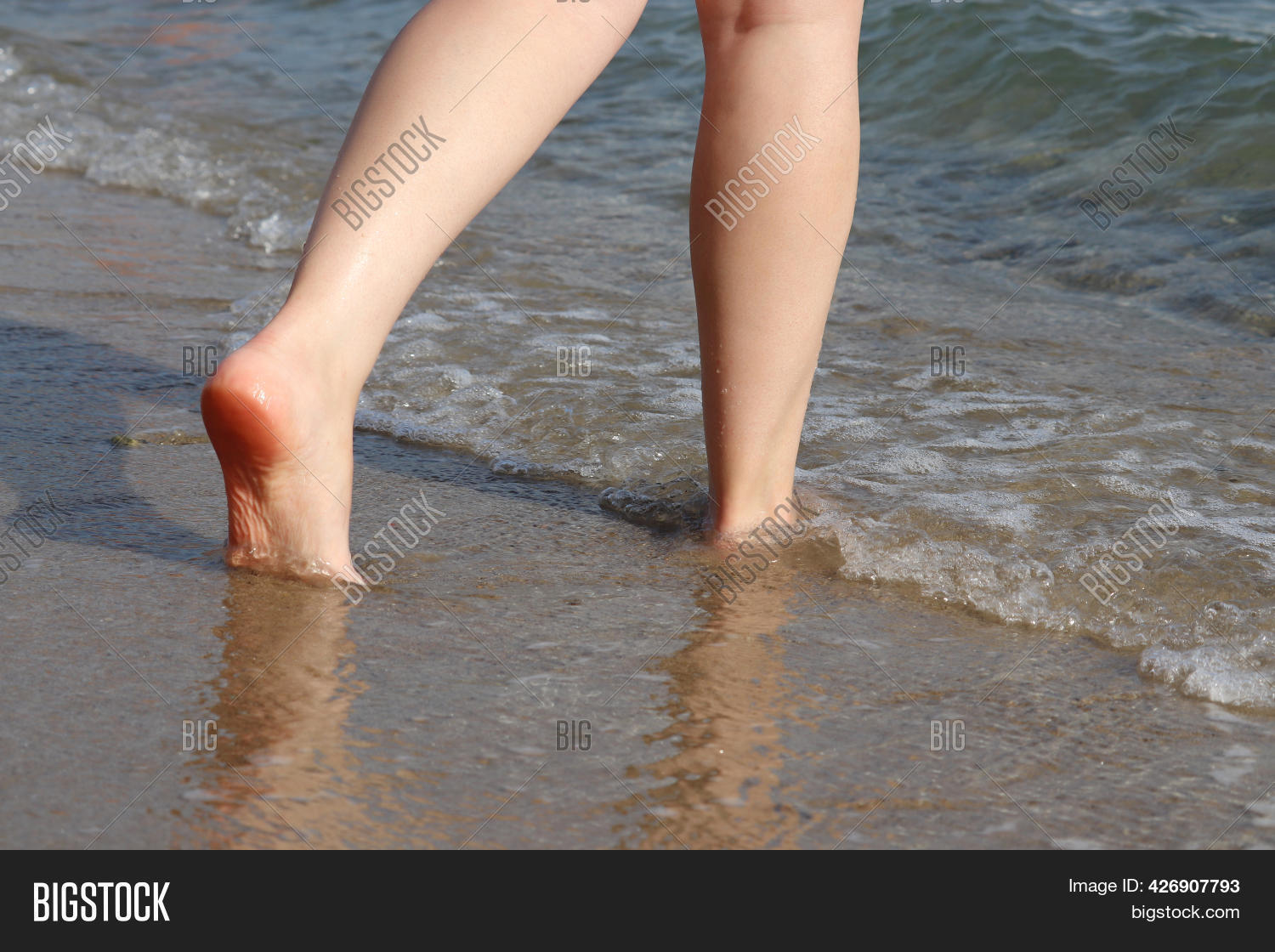 danielle mcnicholas share walking the beach naked photos