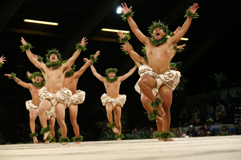 naked hula dancing