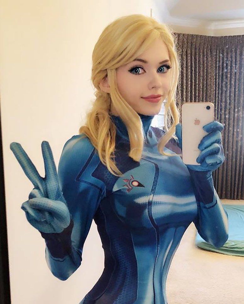 amouranth cosplay