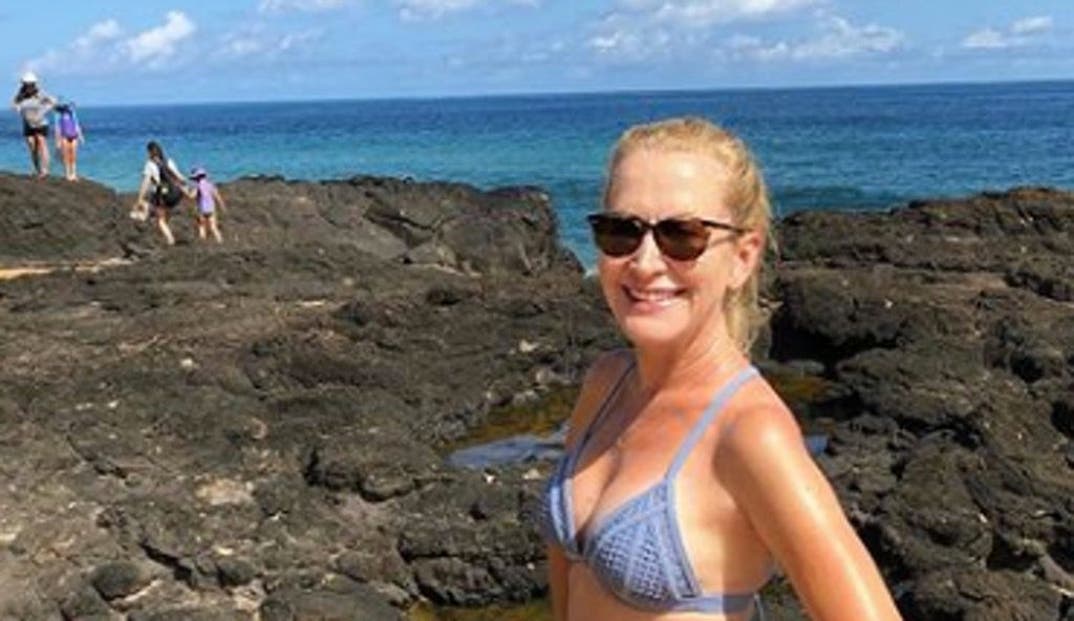 derek ingersoll recommends angela kinsey bikini pic