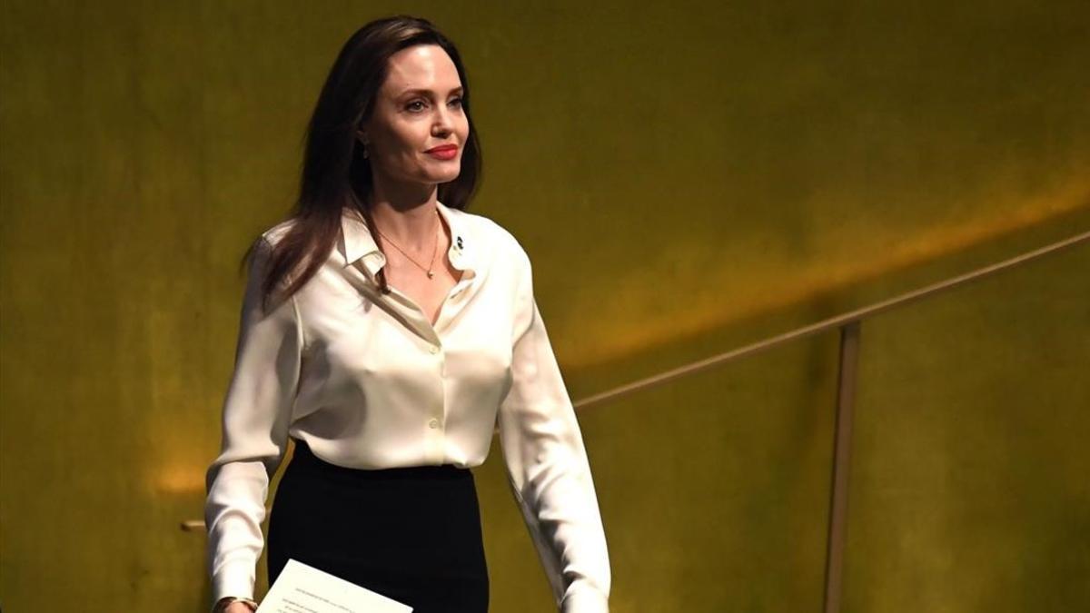 bill dowden recommends Angelina Jolie Fakes