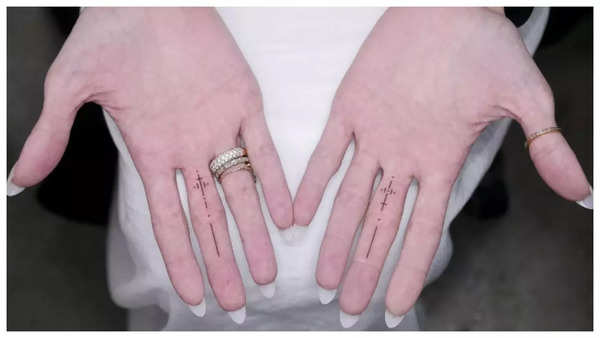 angelina jolie fingered